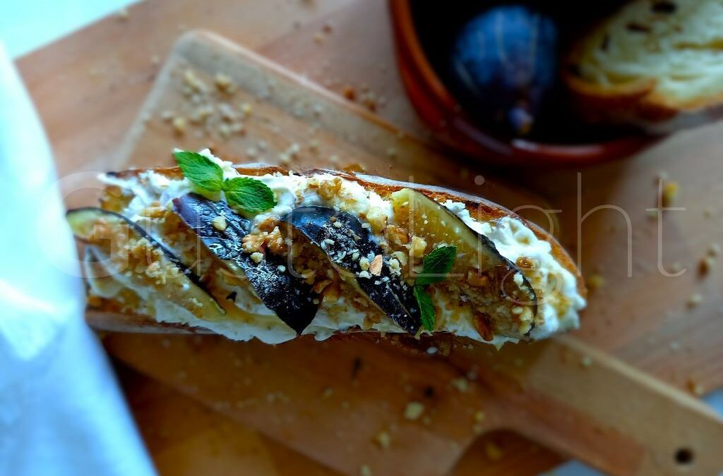 BRUSCHETTA FICHI E RICOTTA LIGHT